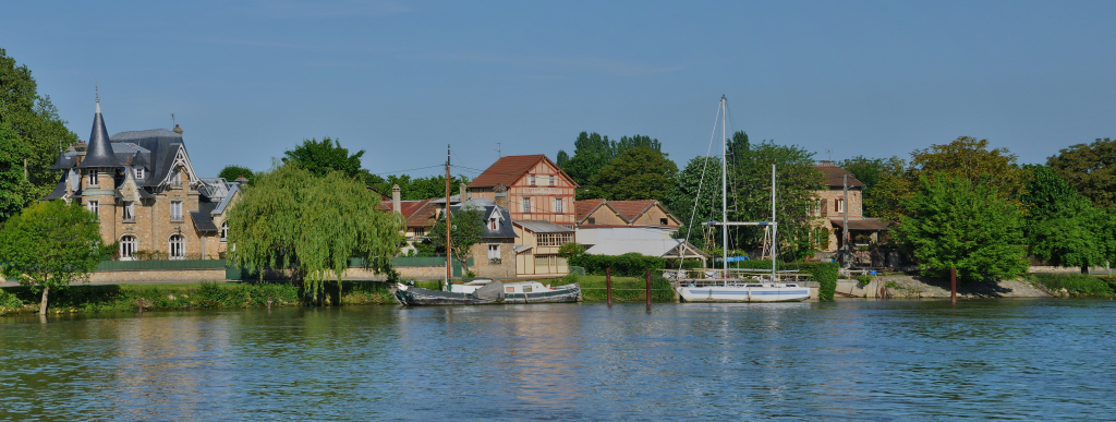 Découvrez l'immobilier de luxe en Île-de-France : villas, maisons de maître et appartements prestigieux dans les quartiers prisés proches de Paris. 🌟