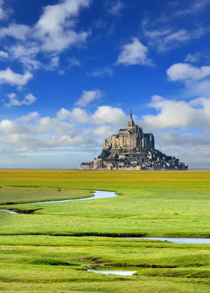 Explorez les propriétés de luxe en Normandie : villas, manoirs et maisons de caractère, dans des régions d’exception alliant charme et prestige. 🌟