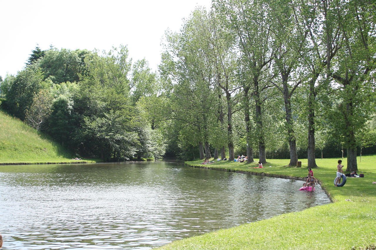 Découvrez l'immobilier de luxe en Ardèche : maisons de charme, villas d’exception et propriétés exclusives dans un cadre naturel époustouflant. 🏡🌳