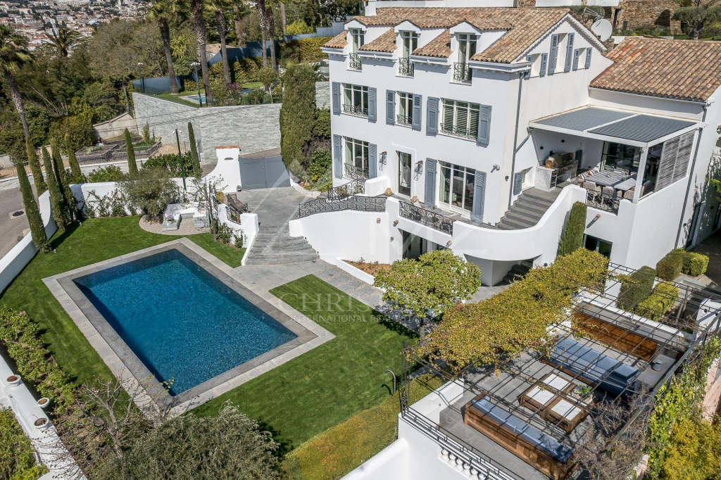 Discover stunning luxury villas for sale in Cannes with pools and breathtaking sea views. Your dream home awaits in the French Riviera!