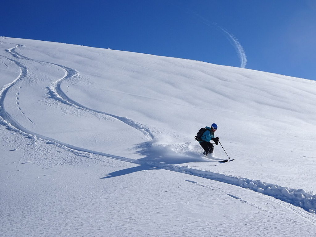Découvrez les plus belles stations de ski en France, alliant luxe et pistes exceptionnelles. Des Alpes aux Pyrénées, explorez les destinations de ski haut de gamme.