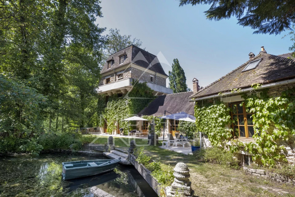 Découvrez nos manoirs dexception à vendre à Chevreuse avec piscine et étang Profitez dun cadre de vie idyllique à proximité de Paris et de la nature