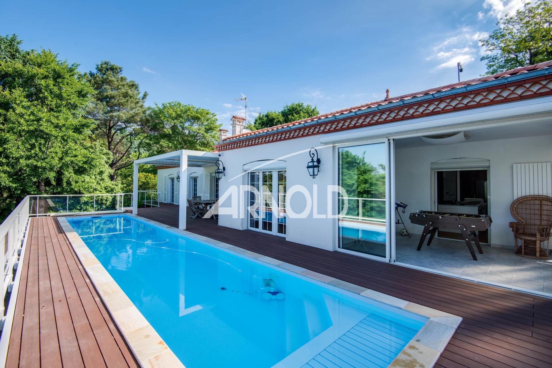 Vente de Propriétés de Luxe à Clisson : Un Écrin de Charme en Pays de la Loire