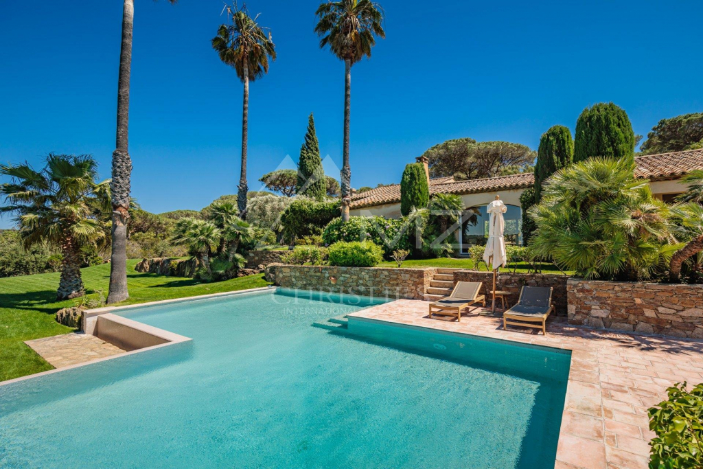 Découvrez des villas de luxe à vendre à Ramatuelle, un joyau de la Côte d'Azur. Offrez-vous une propriété d'exception dans un cadre idyllique.