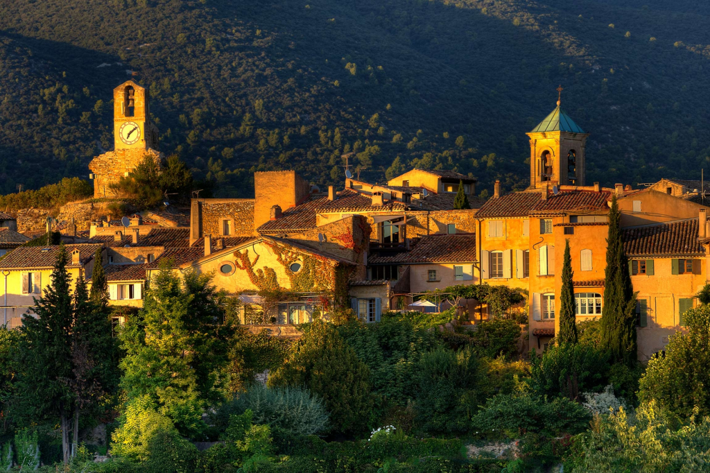 Acheter une Propriété de Luxe dans les Alpilles : Guide des Villas et Maisons de Prestige