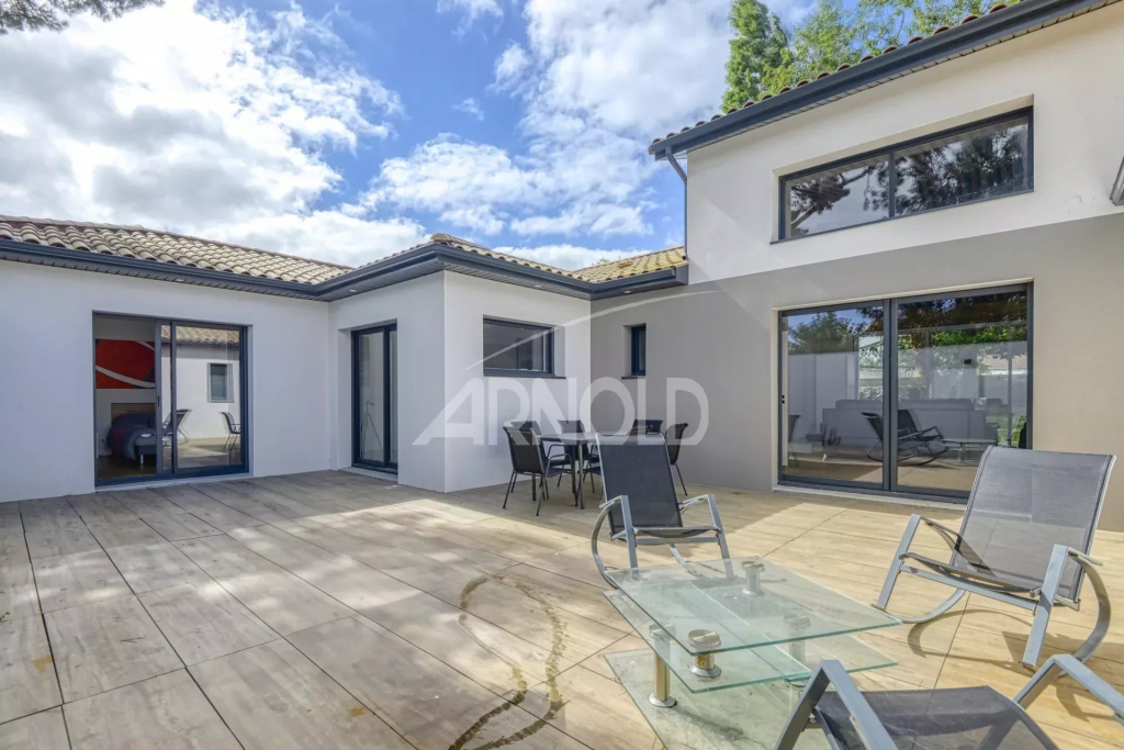 Découvrez nos villas darchitecte à vendre à Pornic proches de la mer Profitez dun cadre de vie exceptionnel dun design moderne et dun accès facile aux plages
