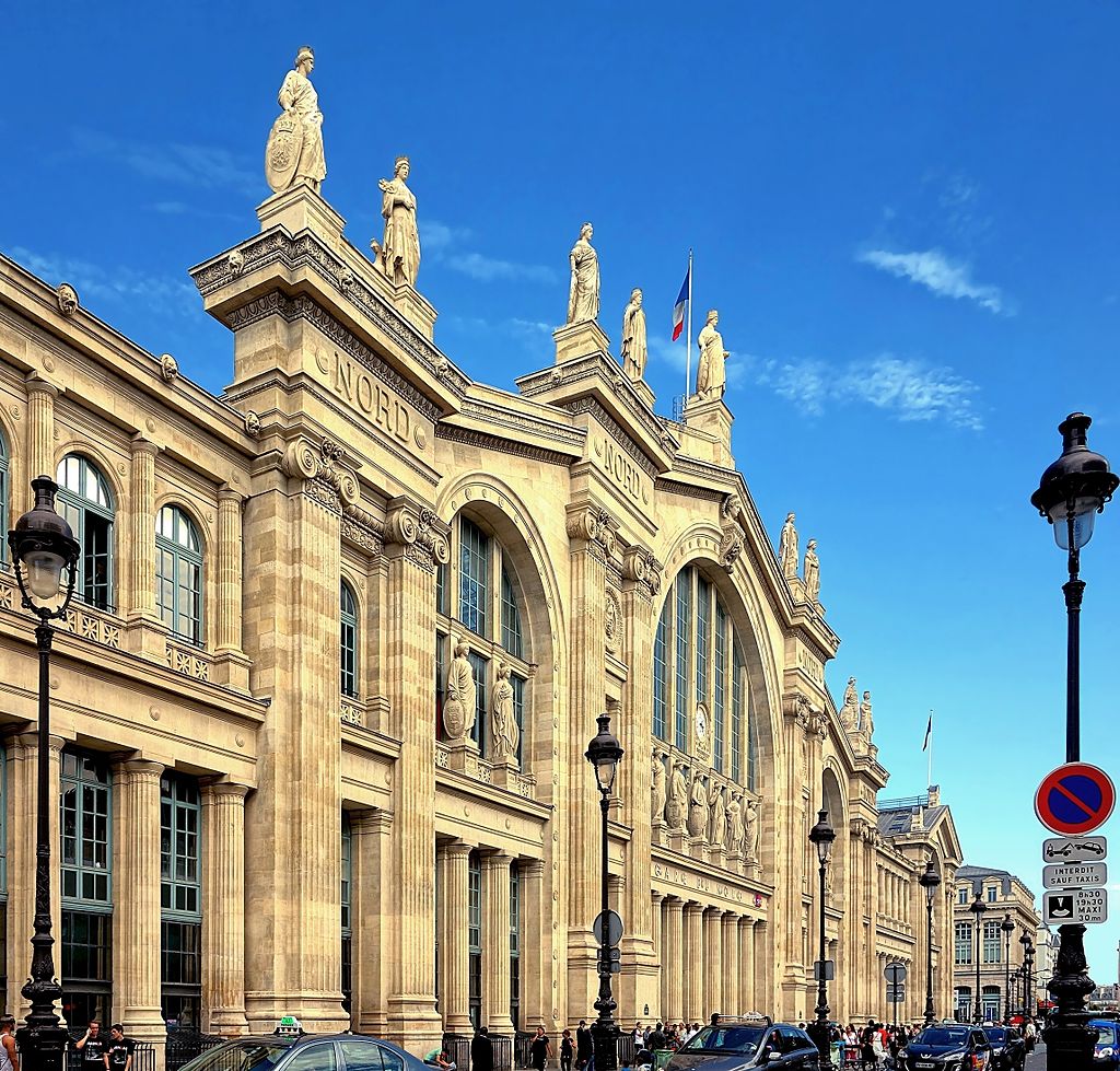 Vente d’Appartements de Luxe à Paris 10 : Un Quartier en Pleine Évolution