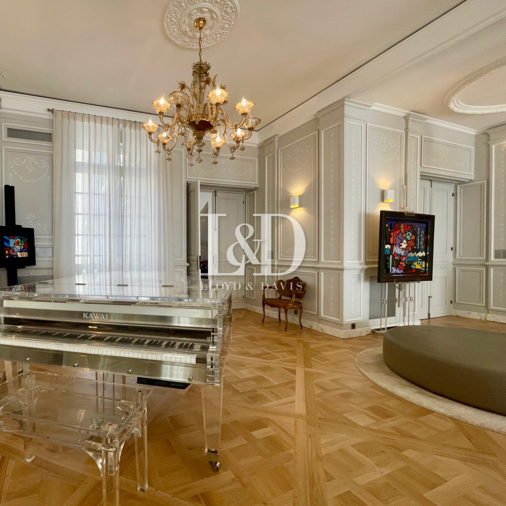 : Explorez l'immobilier de luxe dans les Hauts-de-Seine : villas modernes, appartements d'exception et biens prestigieux à proximité de Paris. 🌍✨