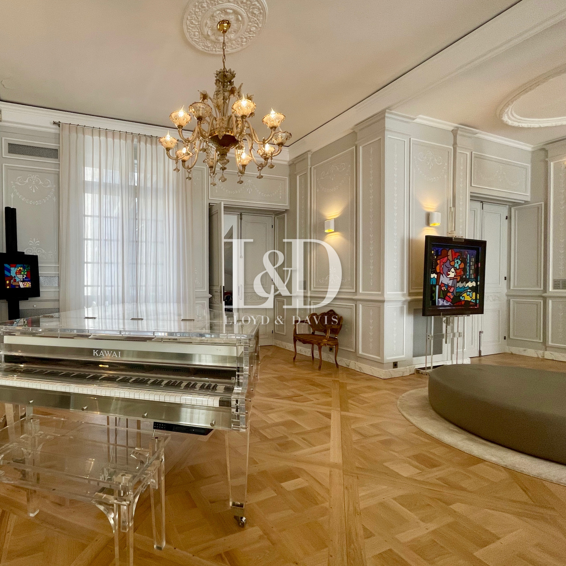 : Explorez l'immobilier de luxe dans les Hauts-de-Seine : villas modernes, appartements d'exception et biens prestigieux à proximité de Paris. 🌍✨