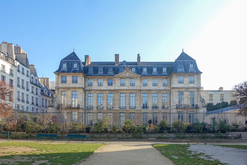 Appartements de luxe à vendre à Paris 3. Profitez d'un bien d'exception dans un quartier chic et animé, au cœur de la capitale française.