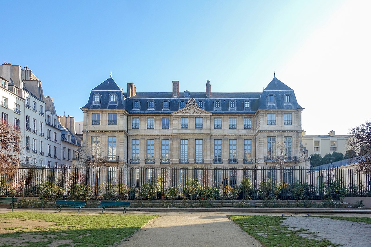 Appartements de luxe à vendre à Paris 3. Profitez d'un bien d'exception dans un quartier chic et animé, au cœur de la capitale française.