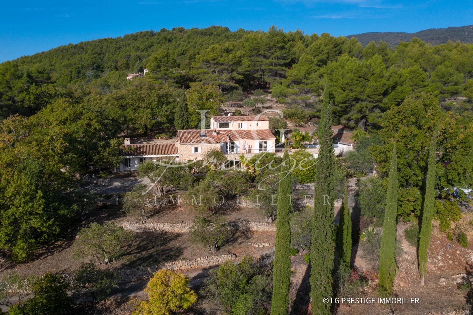 Discover the luxury houses and villas for sale in Seillans. Enjoy a unique living environment and investment opportunities in this picturesque village.