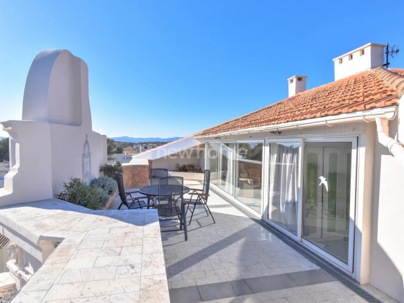Luxury real estate photo | Charming Properties