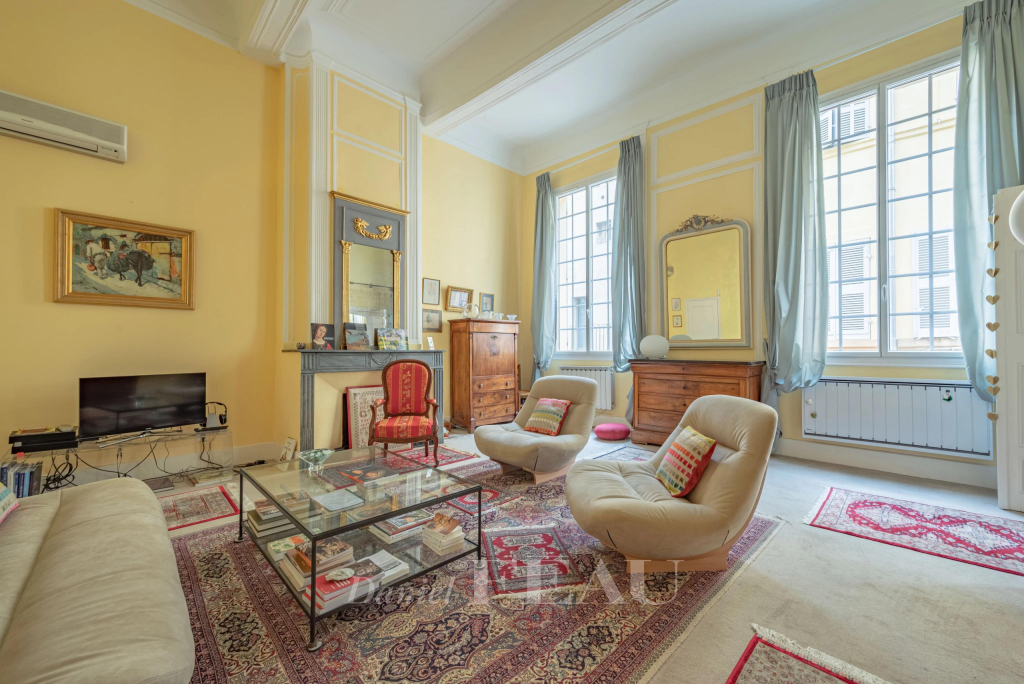 Découvrez les appartements de luxe à vendre à Aix-en-Provence. Appartements dans des hôtels particuliers, penthouses avec vue, et résidences de prestige.