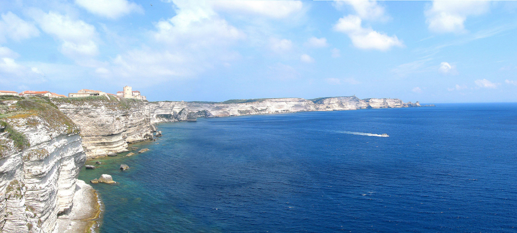 Immobilier de Luxe à Bonifacio : L’Excellence au Cœur de l’Île de Beauté