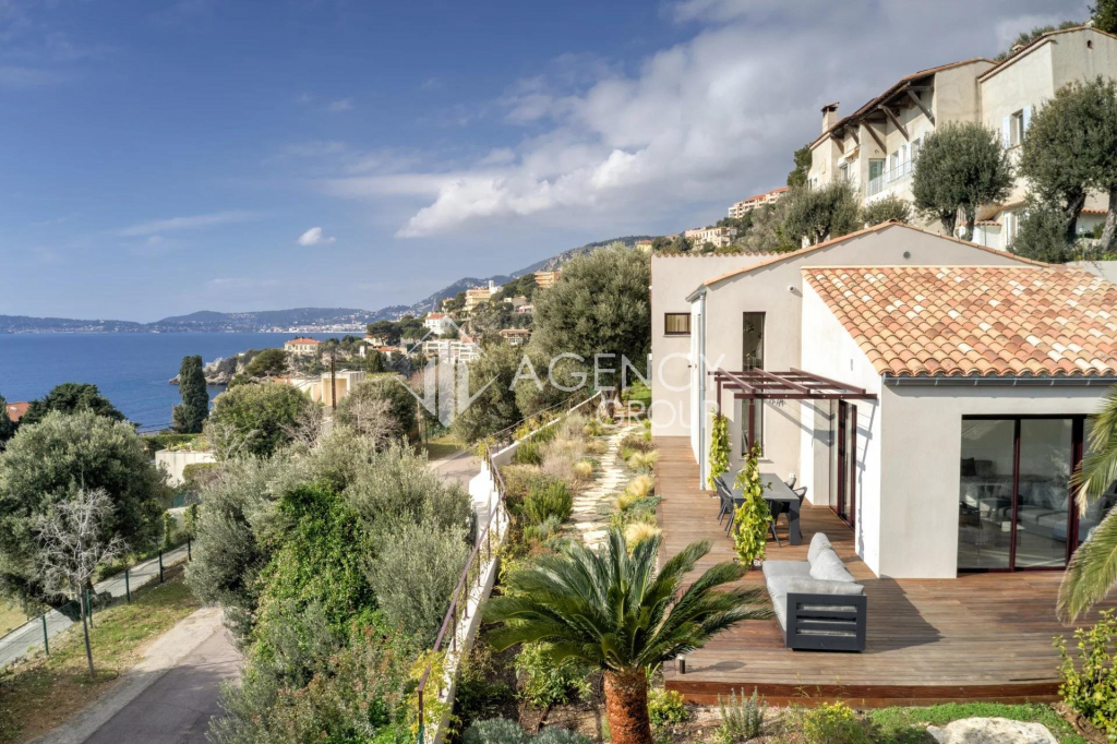 Découvrez le marché immobilier de luxe à Cap-d'Ail : villas, appartements et demeures historiques. Conseils et tendances pour acheter ou vendre.
