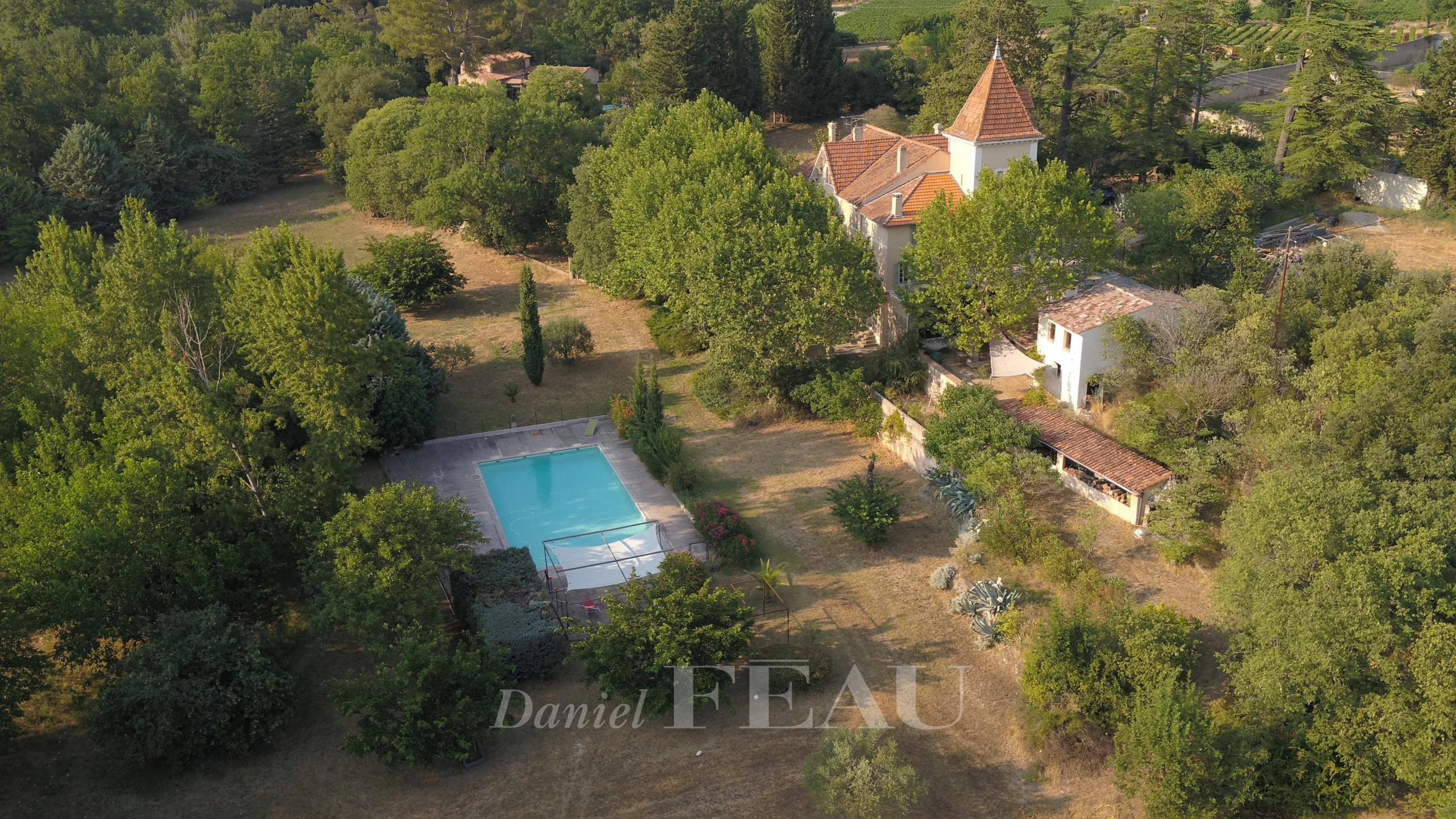 Ventes immobilières de luxe à Draguignan. Offrez-vous une propriété d'exception dans cette ville provençale avec un cadre paisible et des biens d'exception.