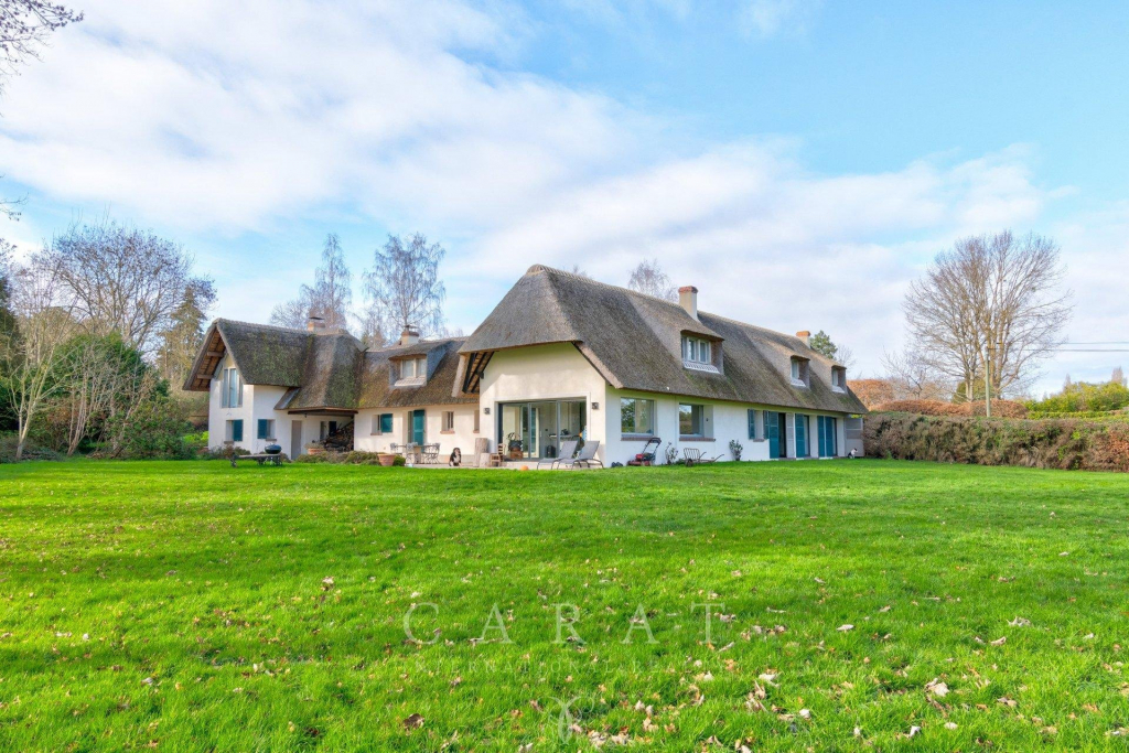 Découvrez l’immobilier de luxe dans les Yvelines. Villas, manoirs et propriétés d’exception vous attendent dans cette région prisée aux portes de Paris. 🌟