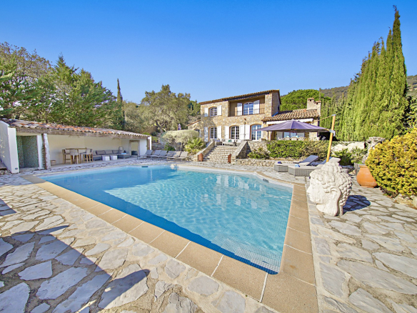 Luxury real estate photo | Charming Properties