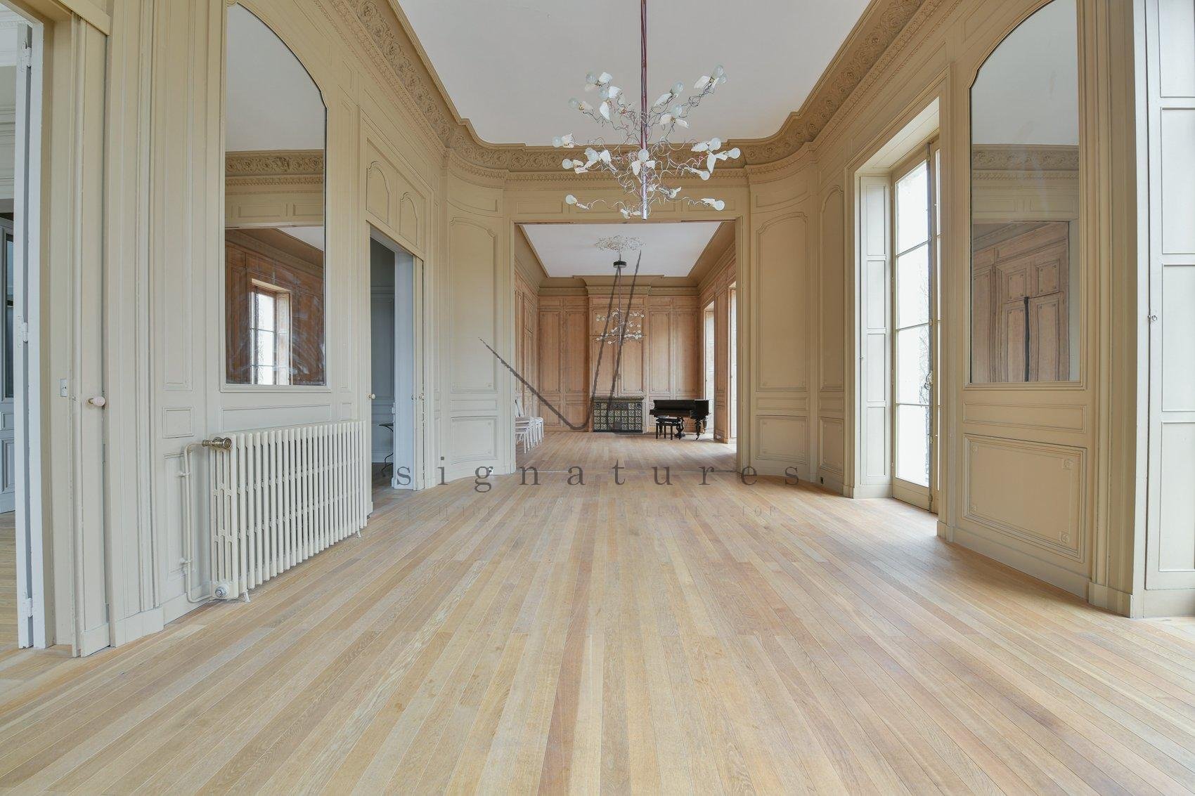 Luxury Homes in Bordeaux Center: Discover Our Exceptional Advertisements!