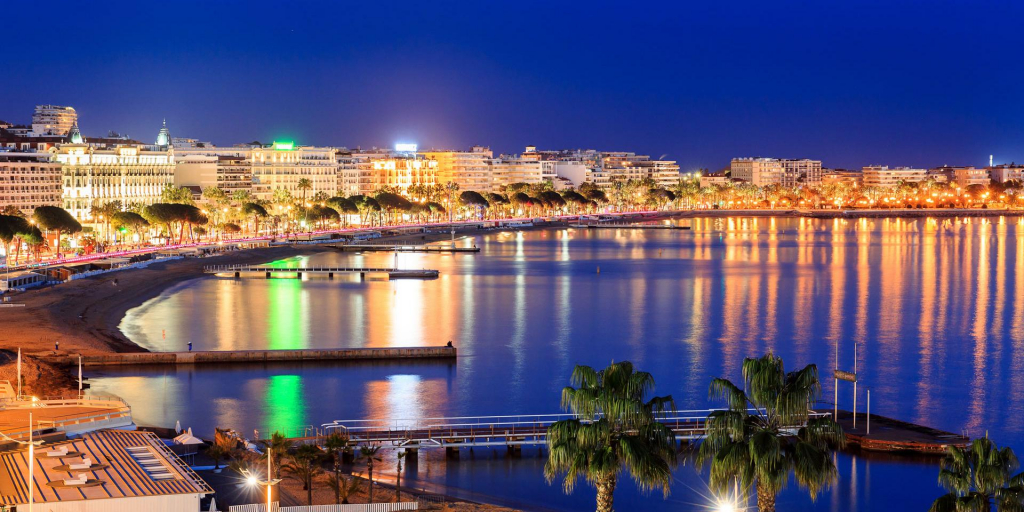 Explorez les appartements de luxe à vendre à Cannes avec terrasse. Profitez de vues exceptionnelles et d'un cadre de vie prestigieux en bord de mer.