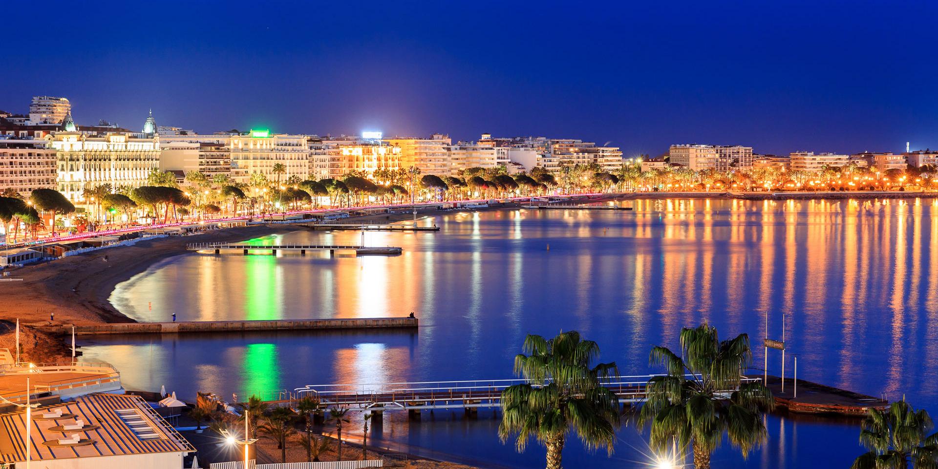 Explorez les appartements de luxe à vendre à Cannes avec terrasse. Profitez de vues exceptionnelles et d'un cadre de vie prestigieux en bord de mer.