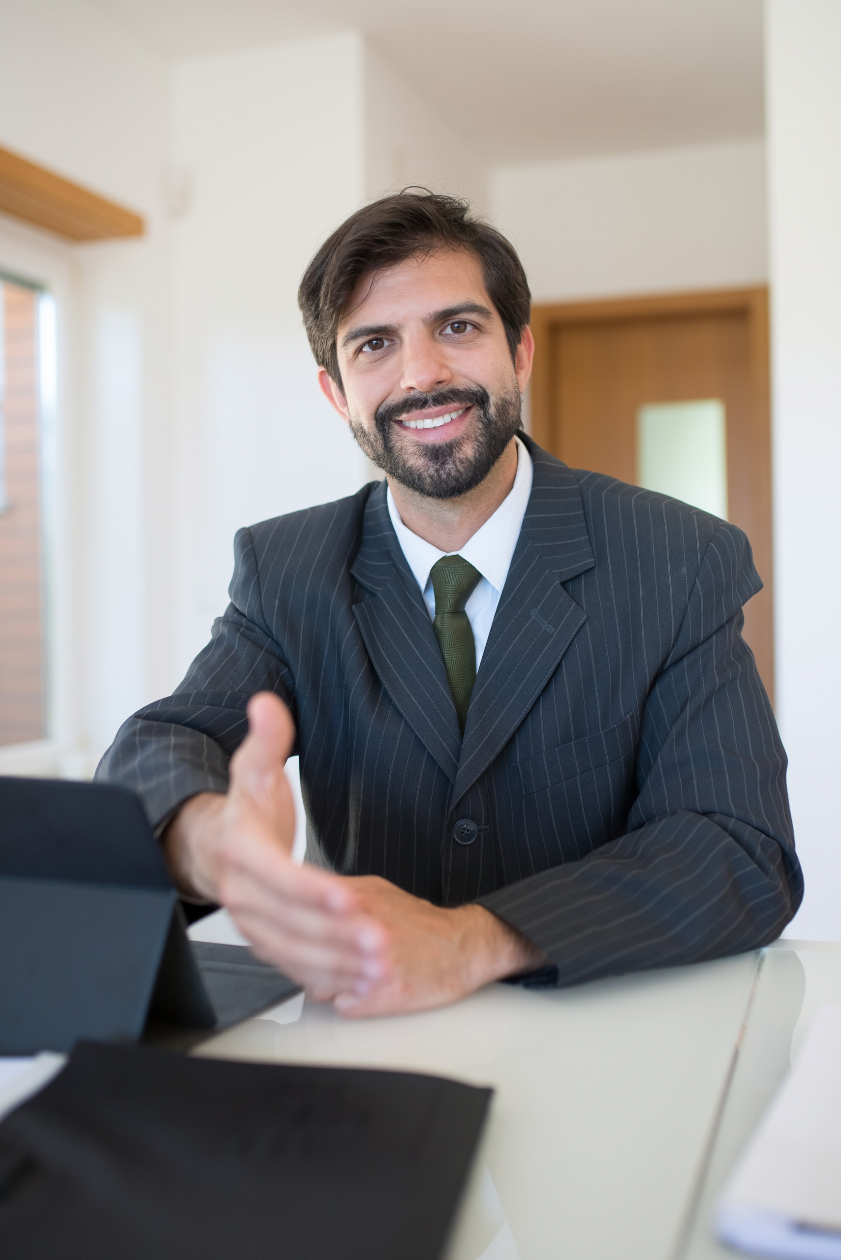 Selling a luxury property via specialized real estate agency is the best strategy for a quick sale at the right price in the best conditions.