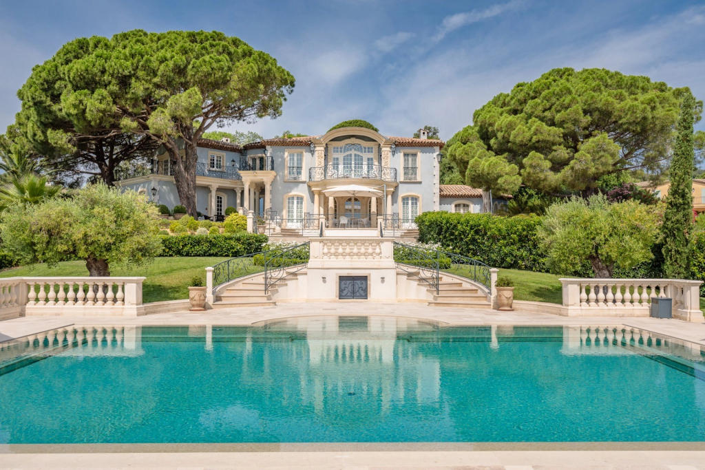 Vente de Villas et Propriétés de Luxe à Grimaud avec Piscine : L’Élégance au Coeur du Golfe de Saint-Tropez