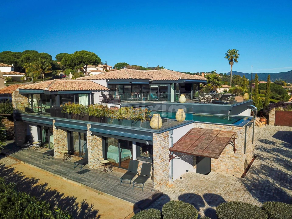 Vente de Propriétés de Luxe dans le Var : Villas et Bastides de Rêve