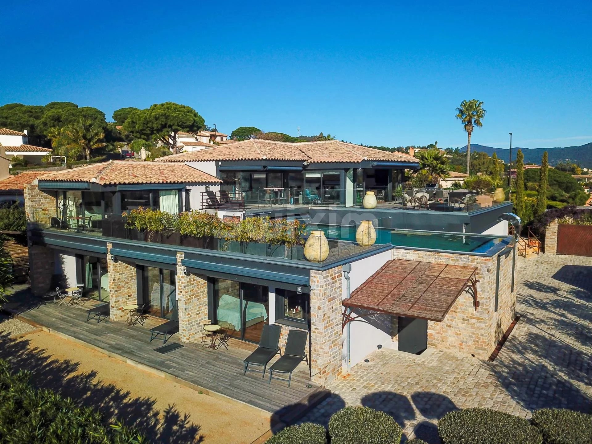 Vente de Propriétés de Luxe dans le Var : Villas et Bastides de Rêve