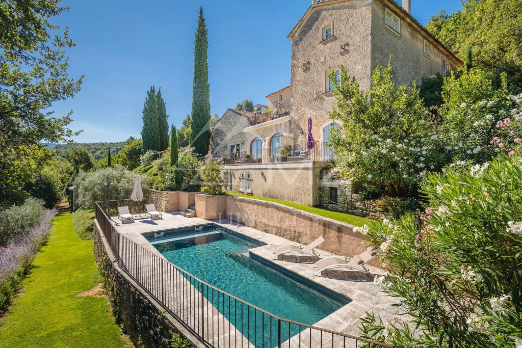 Vente de Propriétés de Luxe dans le Luberon : Bastides et Maisons de Caractère