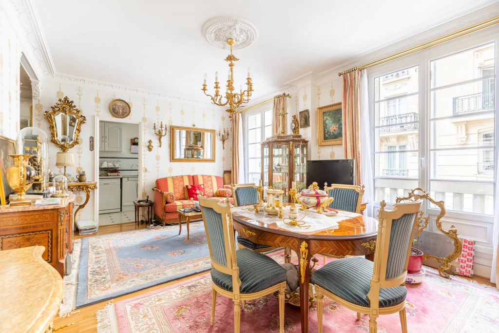 Discover the essential criteria to estimate the value of a luxury property: location, services, area, market trends.