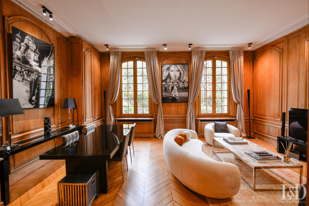 Discover the luxury apartments market for sale in Saint-Germain-des-Prés: price, trends, advice to buy or sell an exceptional property.