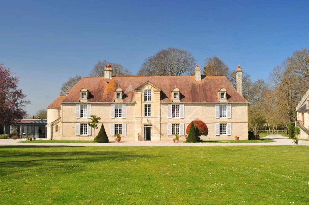 Propriétés De Charme est un portail immobilier spécialisé dans la présentation de biens de prestige à travers la France et à l'international.