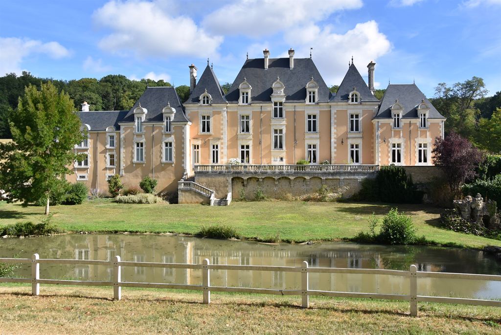 Beaux Châteaux à Vendre en France : Découvrez l’Excellence