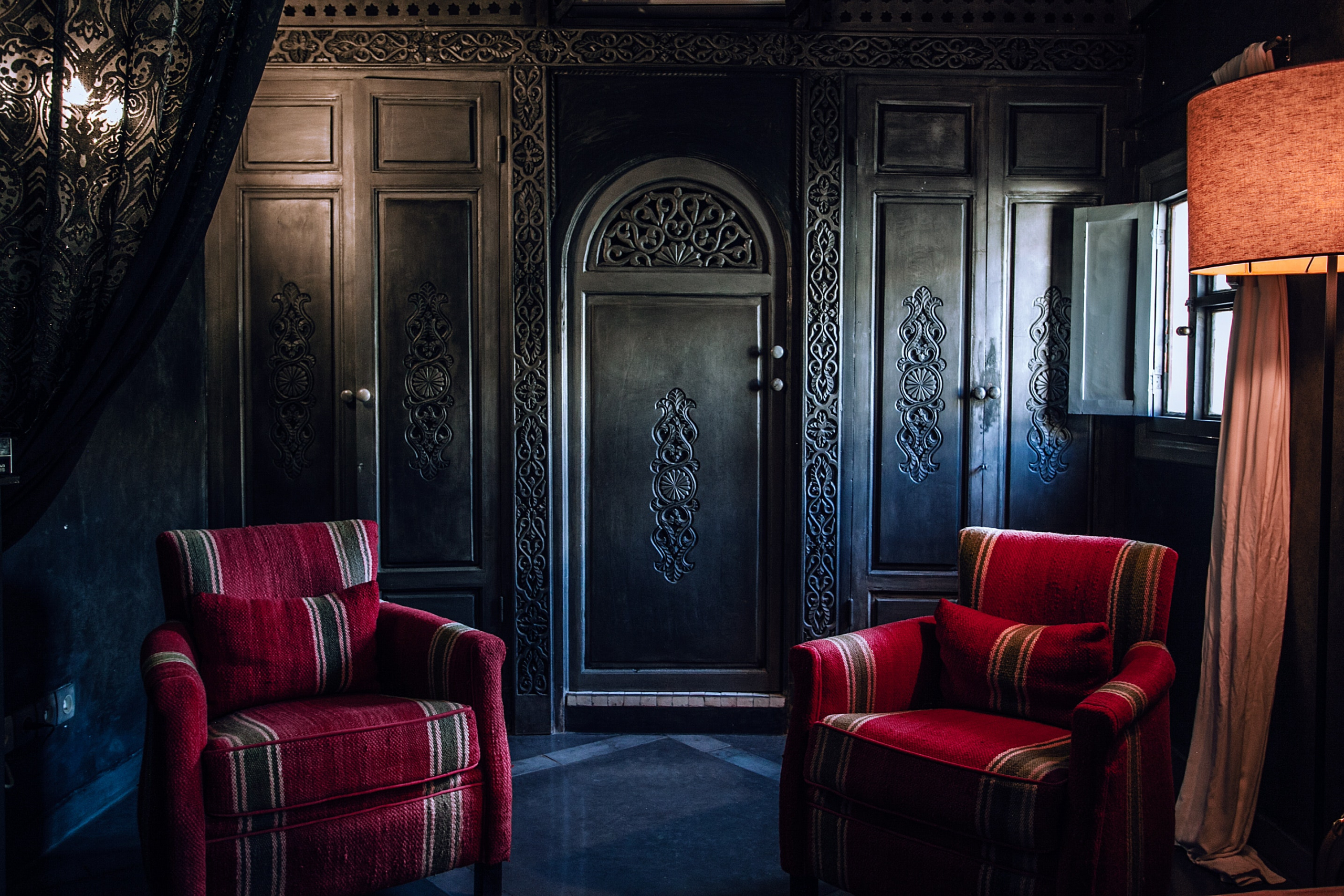 Key skills to excel as a Luxury Real Estate Negotiator. From communication skills to professional ethics, learn more.