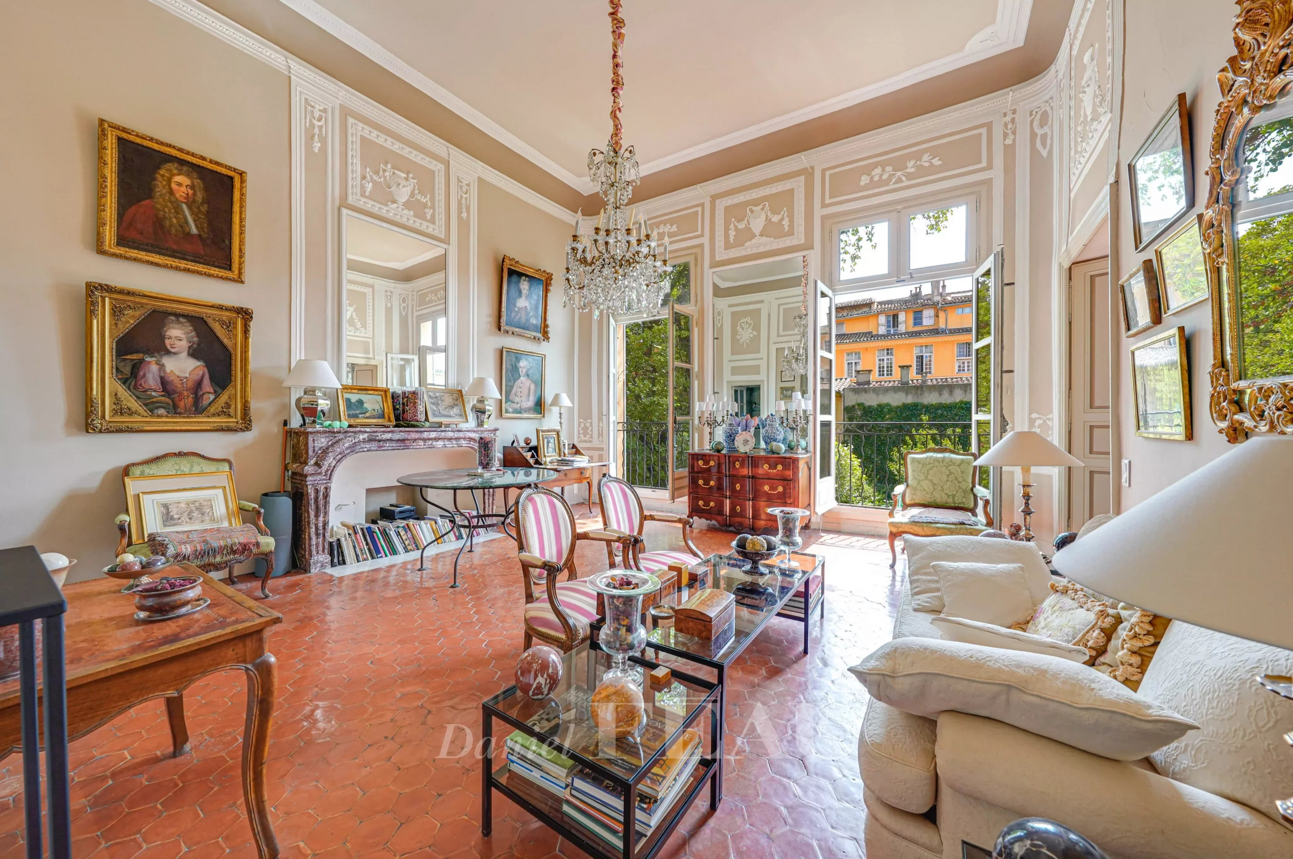 Luxury Houses and Villas for Sale in Aix-en-Provence