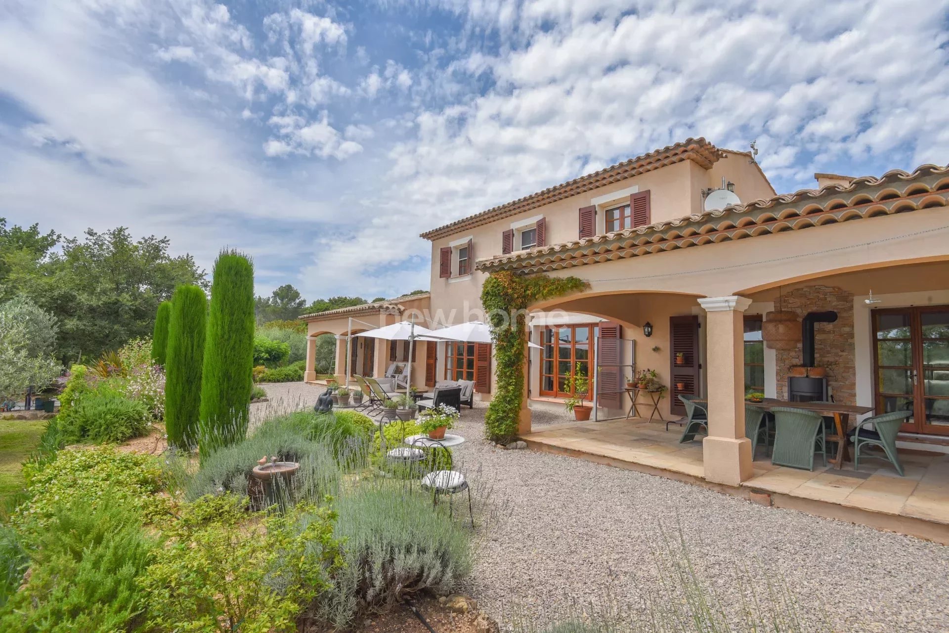 Explore charming and luxury properties for sale in Lorgues. Villas, Provençal bastides, exceptional residences, the best of real estate in Provence.