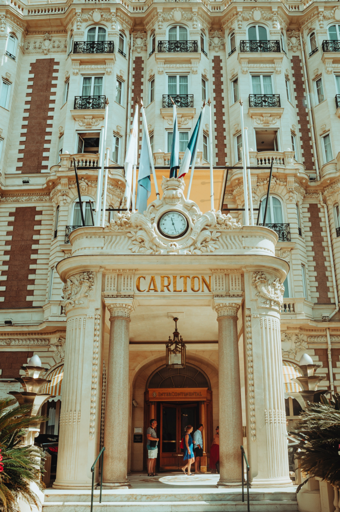 Explorez le marché immobilier de Cannes : découvrez les prix, les quartiers prisés et les particularités de cette ville emblématique de la Côte d'Azur.