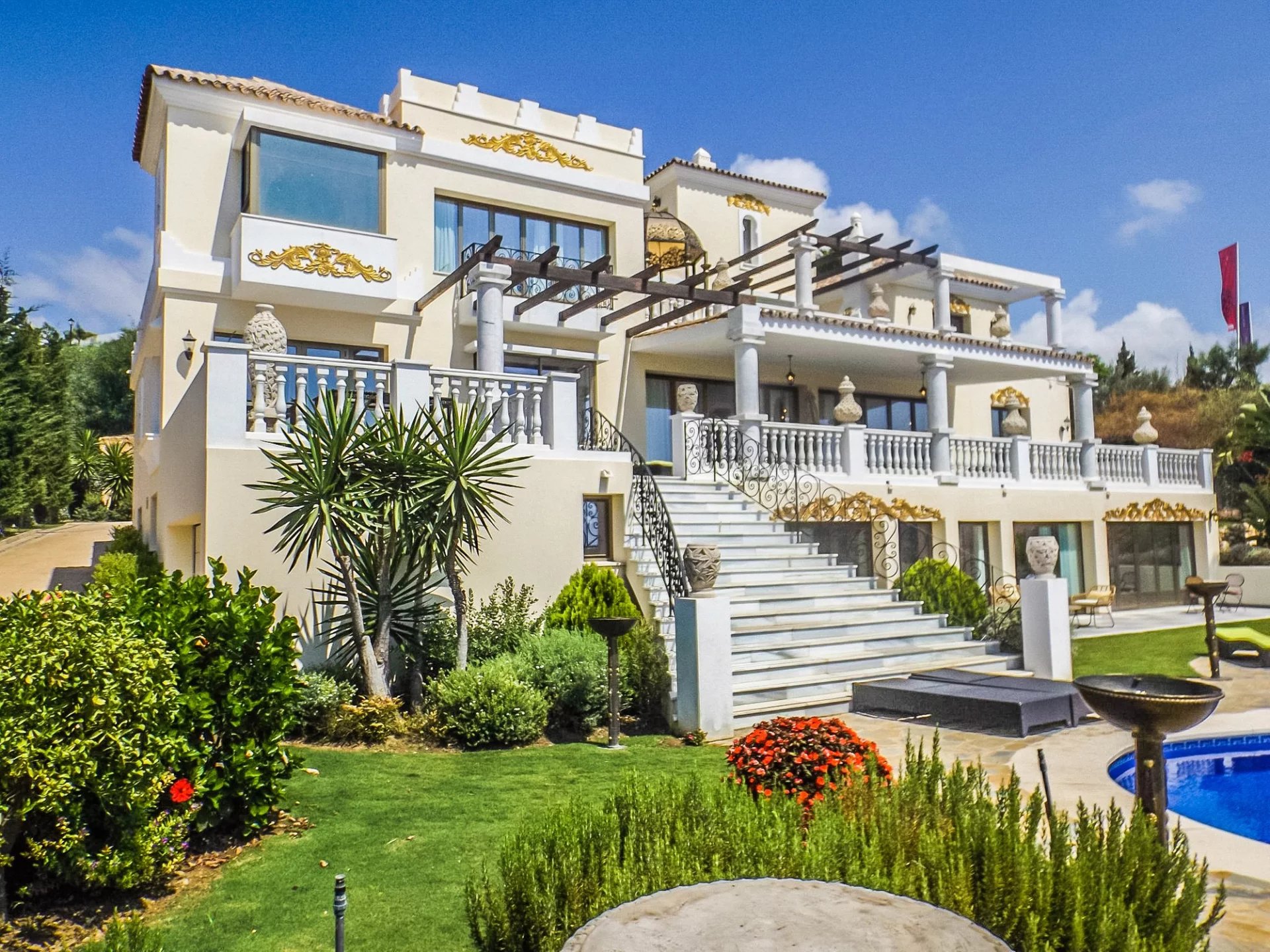 Découvrez des modèles et exemples d'annonces immobilières efficaces pour attirer l'attention des acheteurs et booster vos ventes sur des portails spécialisés.