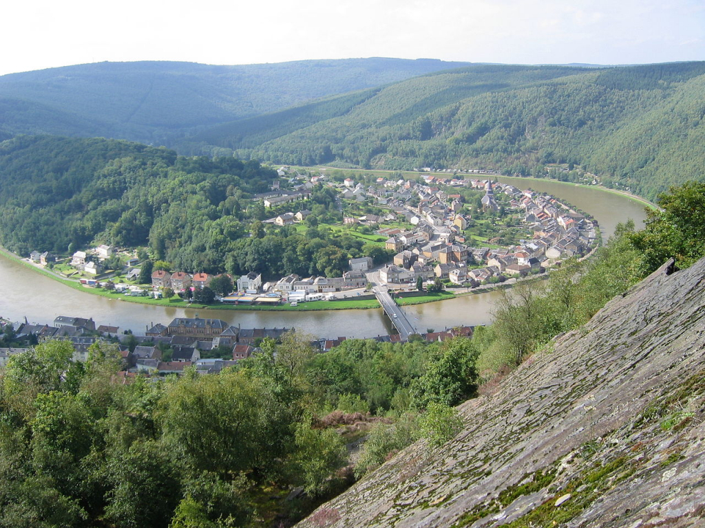 Propriétés de luxe à vendre dans les Ardennes. Châteaux, manoirs et villas d'exception dans un cadre naturel préservé. 🏡🌿