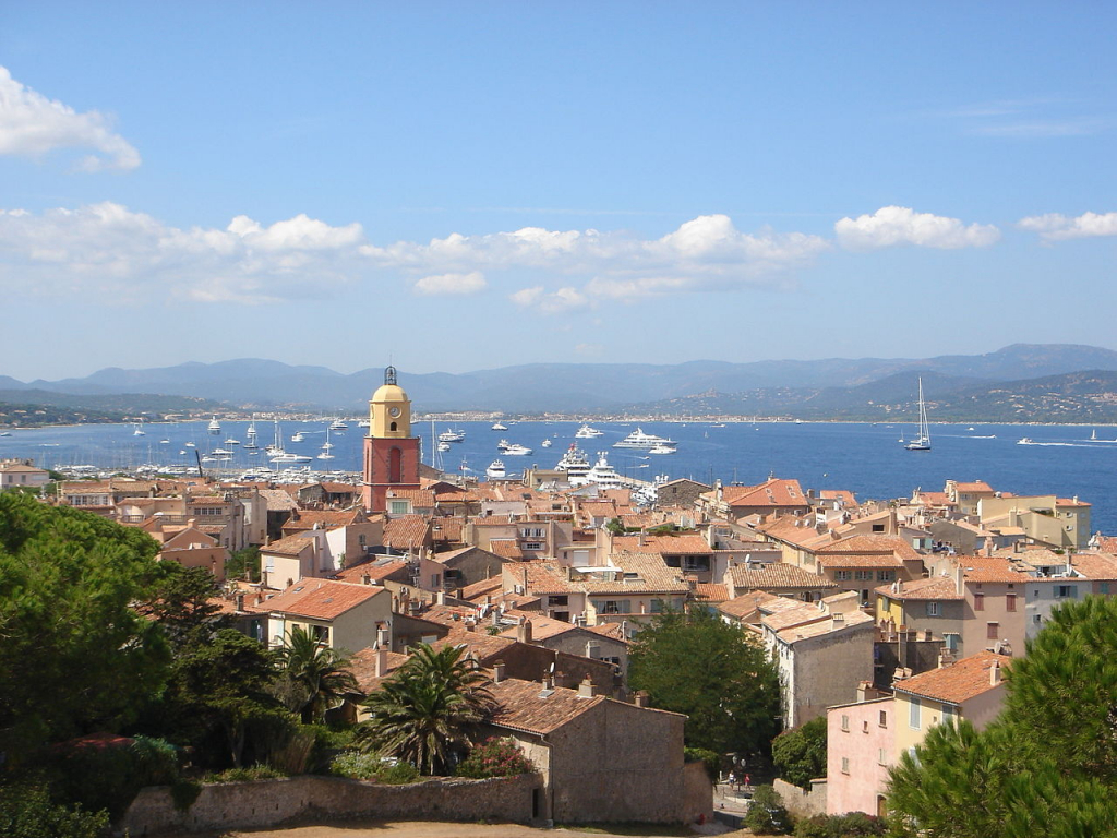 Explorez les ventes immobilières de luxe à Saint-Tropez, découvrez les quartiers prisés et trouvez la propriété de luxe de vos rêves sur la Côte d'Azur !