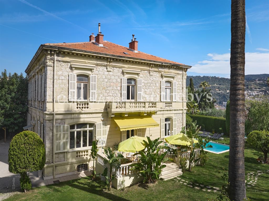 Découvrez nos annonces d'appartements, villas et propriétés de luxe à Cimiez, Nice. Investissez dans une maison ou un appartement d'exception au cœur de ce quartier historique.