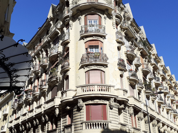 Architecture Belle Époque en France, entre hôtels particuliers, grands boulevards et innovations. Élégance, innovation et histoire architecturale. 🌟