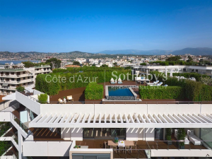 Découvrez nos annonces de maisons, villas et propriétés de luxe à vendre à Juan-les-Pins. Investissez dans un bien d'exception sur la Côte d'Azur.
