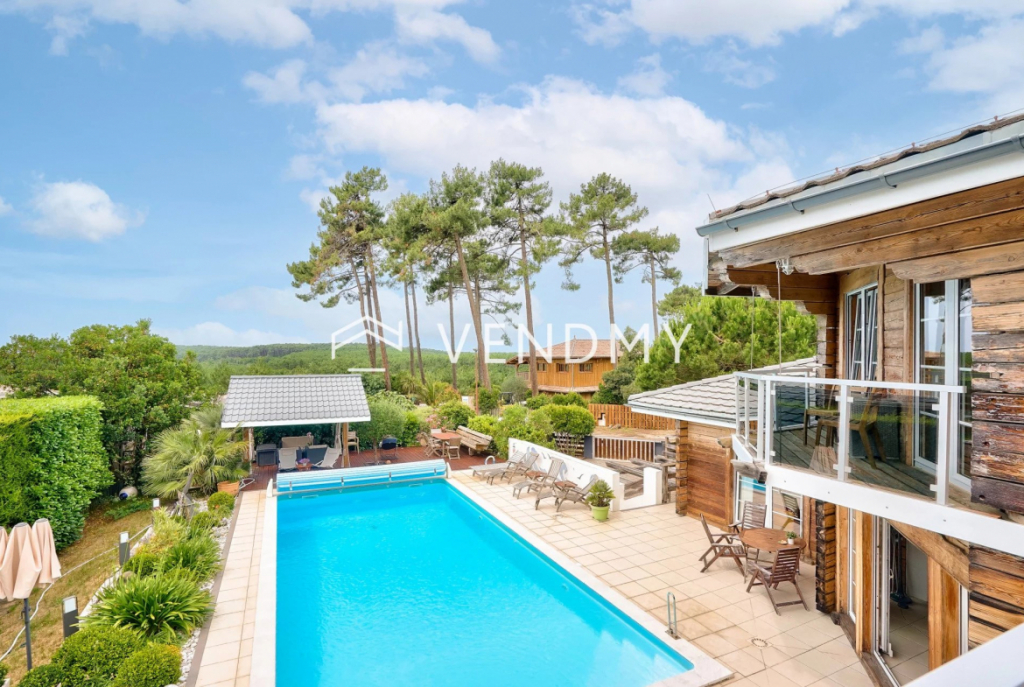 Découvrez des propriétés de luxe à vendre à Lège-Cap-Ferret. Explorez nos annonces exclusives de maisons et villas sur le Bassin d'Arcachon.