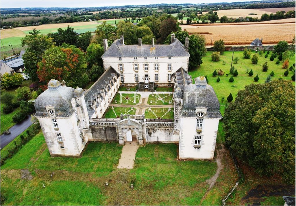 Explorez les plus belles maisons, villas et propriétés de luxe à vendre à Dinan. Un large choix de demeures prestigieuses vous attend, alliant charme et confort moderne.