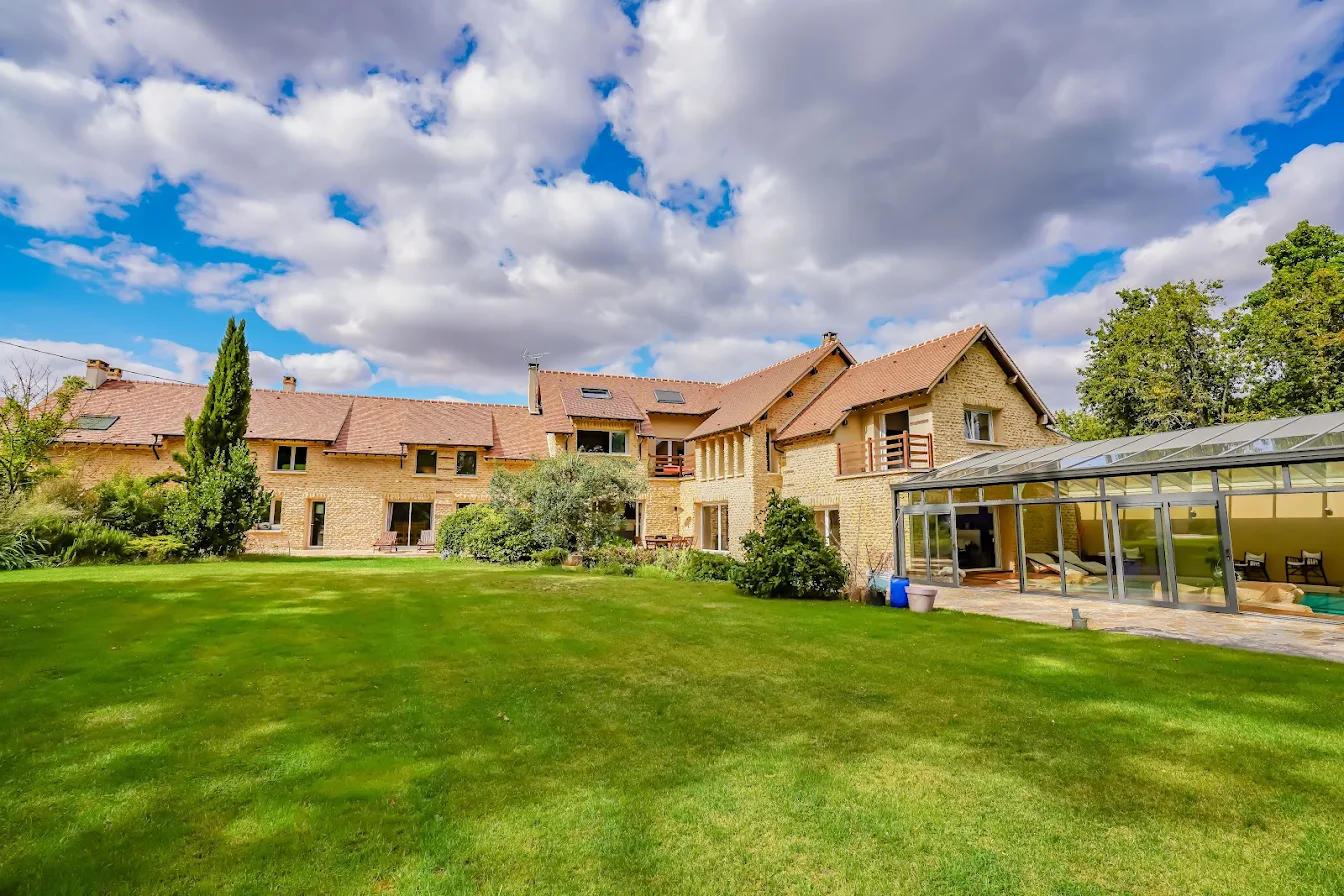 Vente Propriété avec piscine et jardin à Adainville 78 Immobilier de luxe