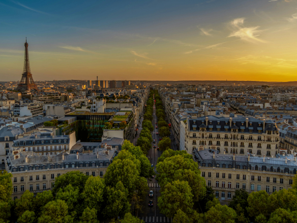 Discover the best luxury addresses in Paris: prestigious boutiques, Michelin-starred restaurants, art galleries, luxury hotels, and unique experiences