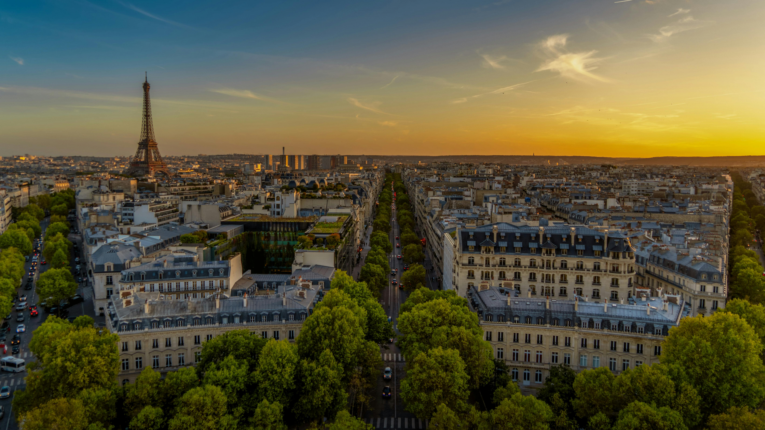 Découvrez les meilleures adresses de luxe à Paris boutiques prestigieuses restaurants étoilés galeries dart hôtels de luxe et expériences uniques